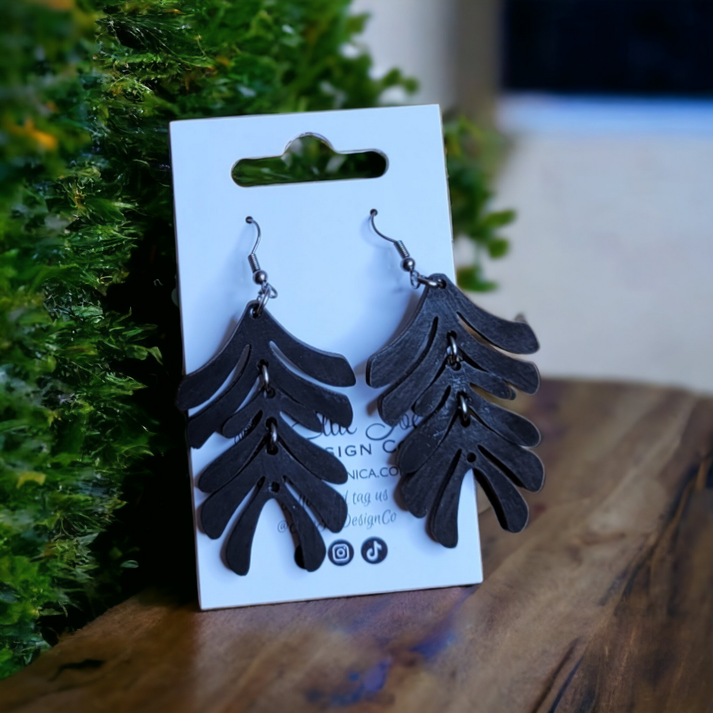 Black Oak Dangles